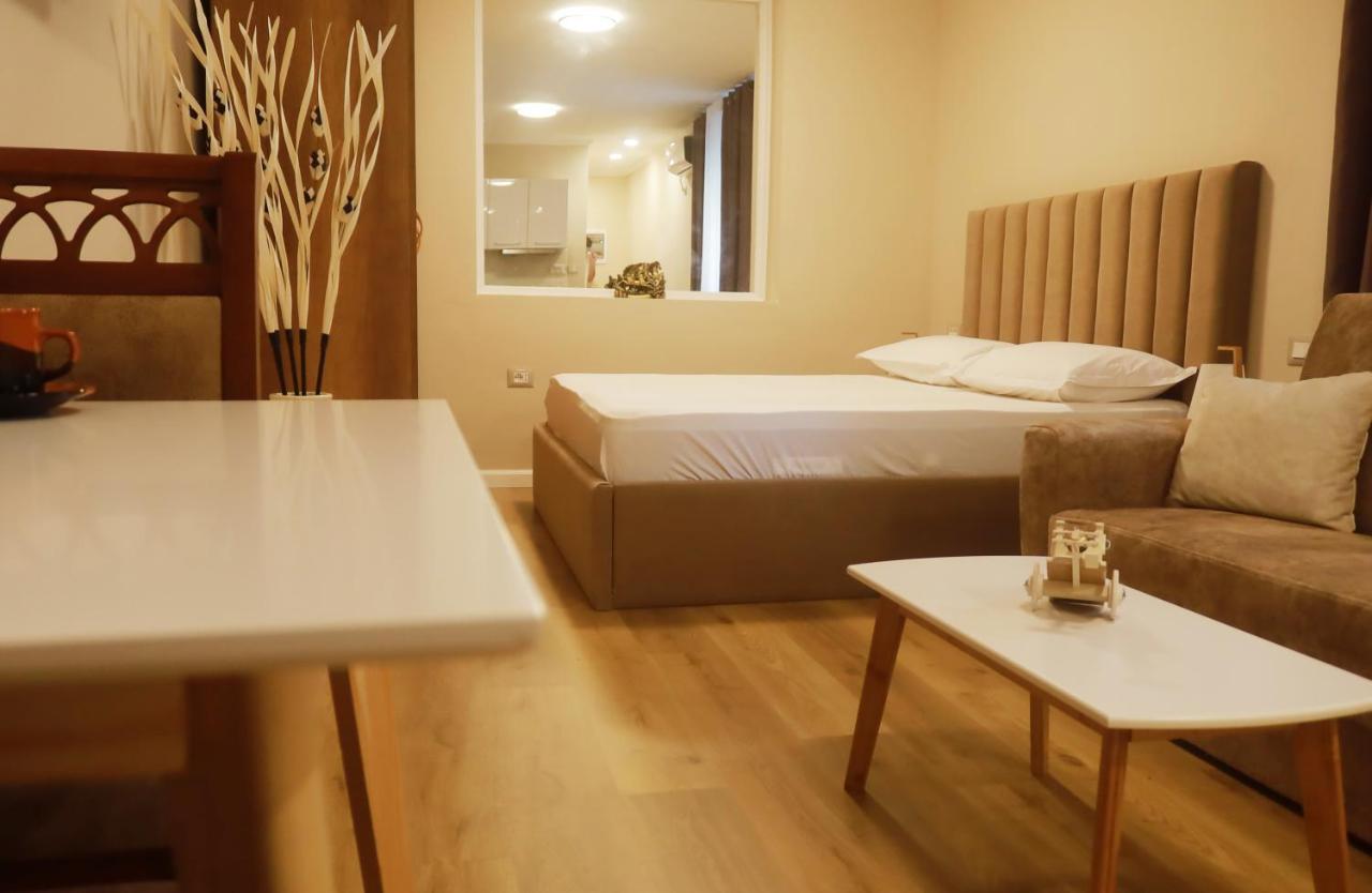 Bruno'S Apartment Тирана Екстер'єр фото
