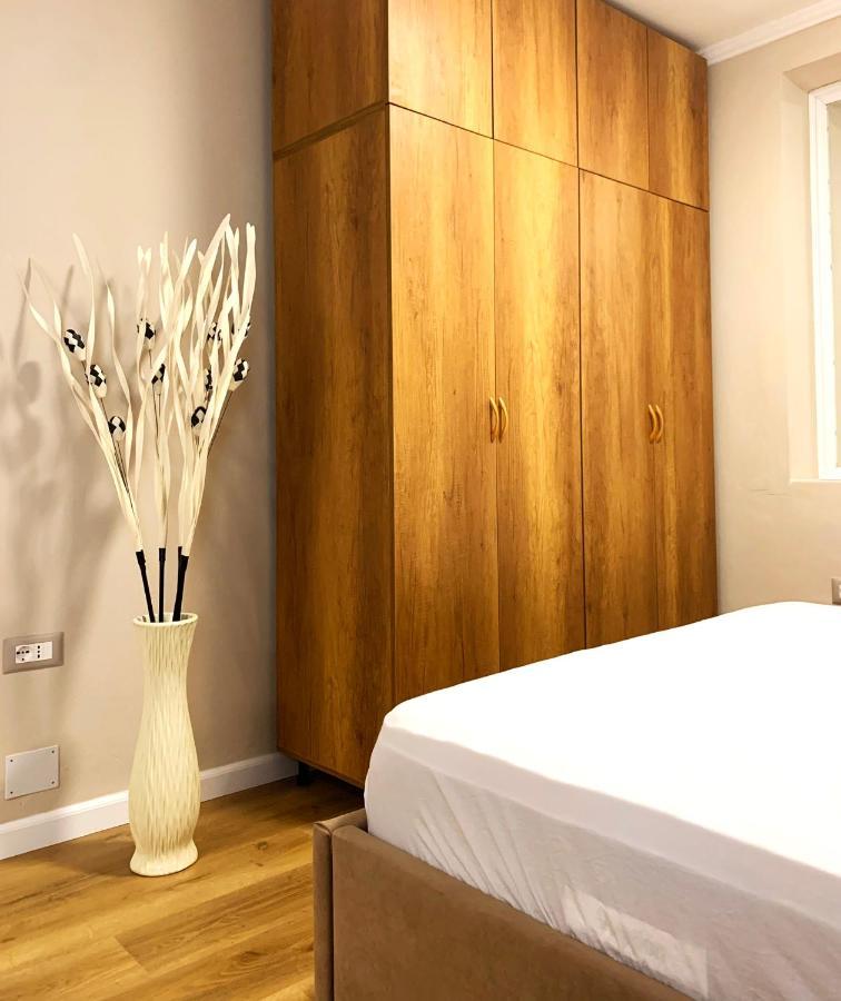 Bruno'S Apartment Тирана Екстер'єр фото