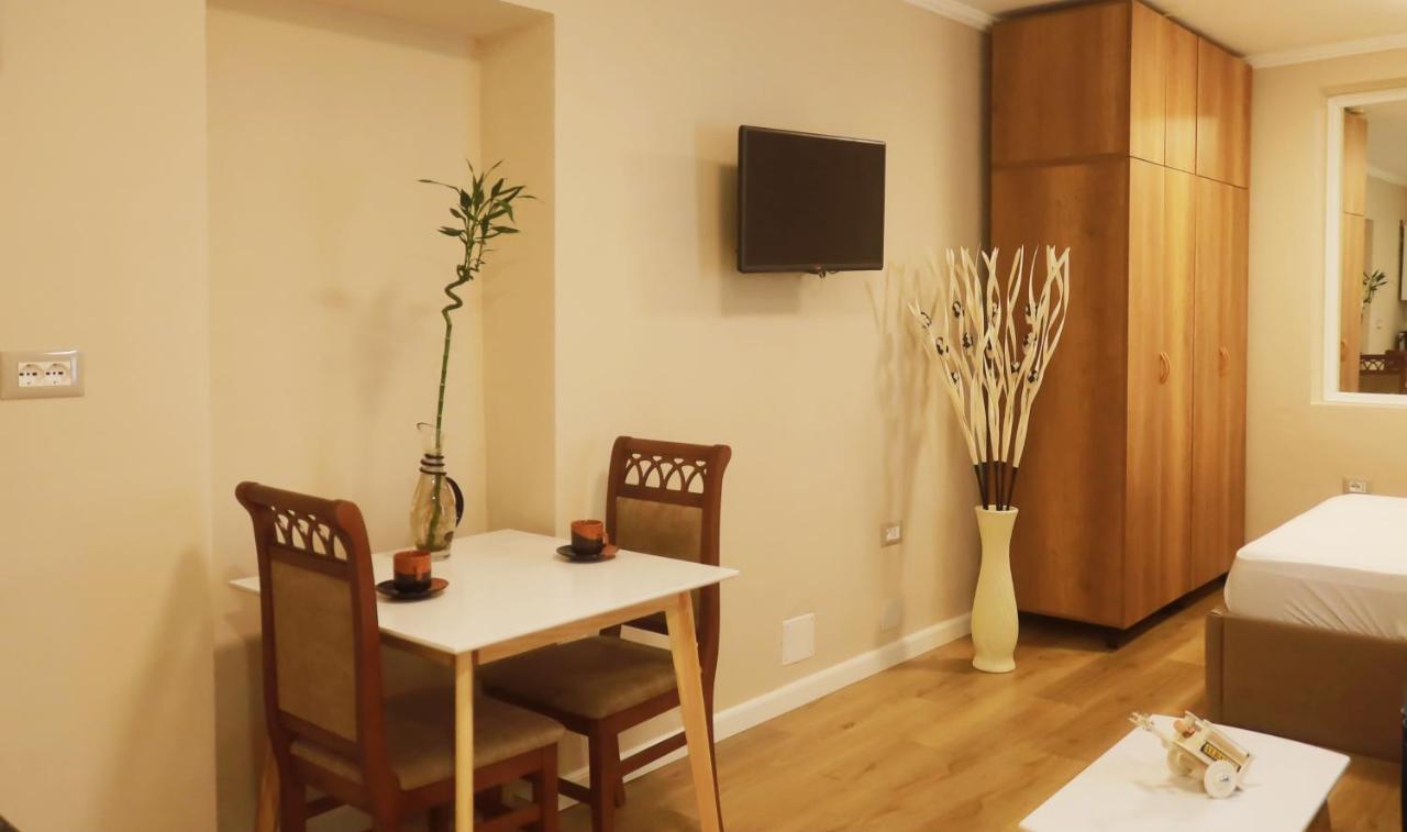 Bruno'S Apartment Тирана Екстер'єр фото