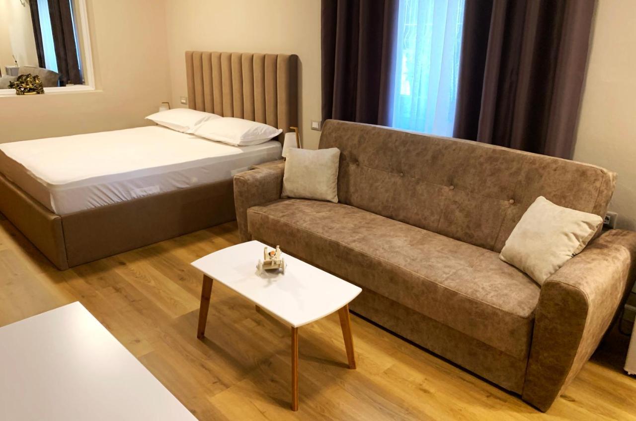 Bruno'S Apartment Тирана Екстер'єр фото
